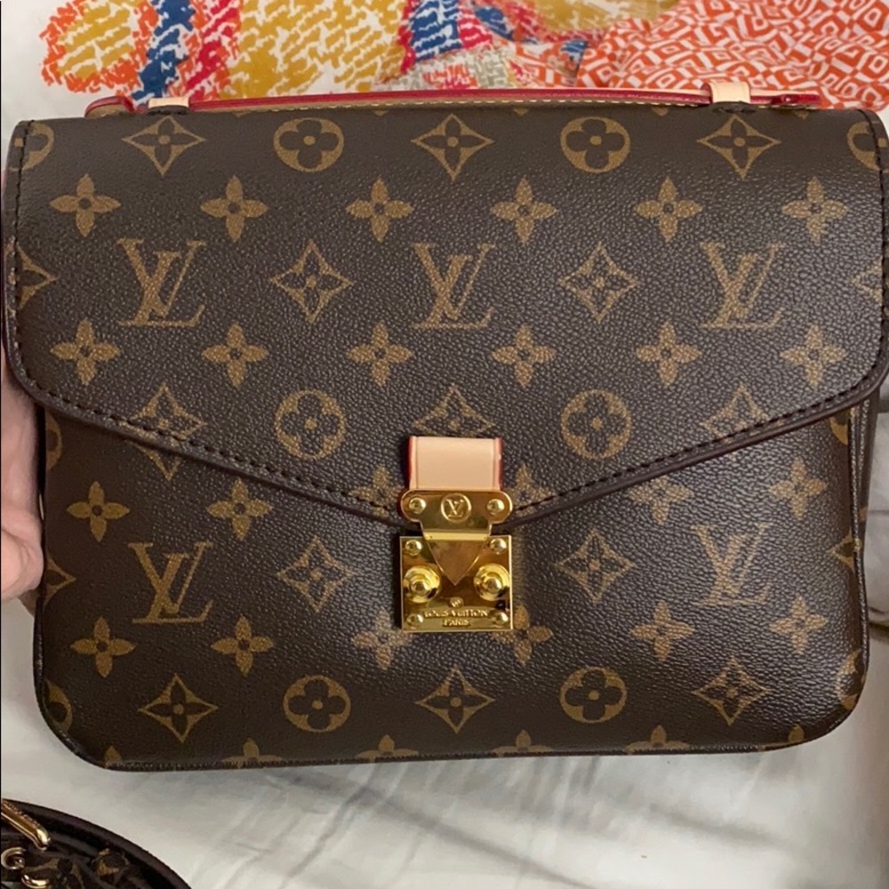 Cross body bag Louis Vuitton